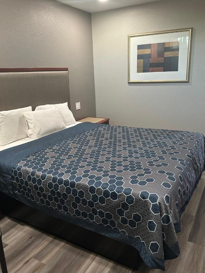 Royal Motel Tracy Εξωτερικό φωτογραφία