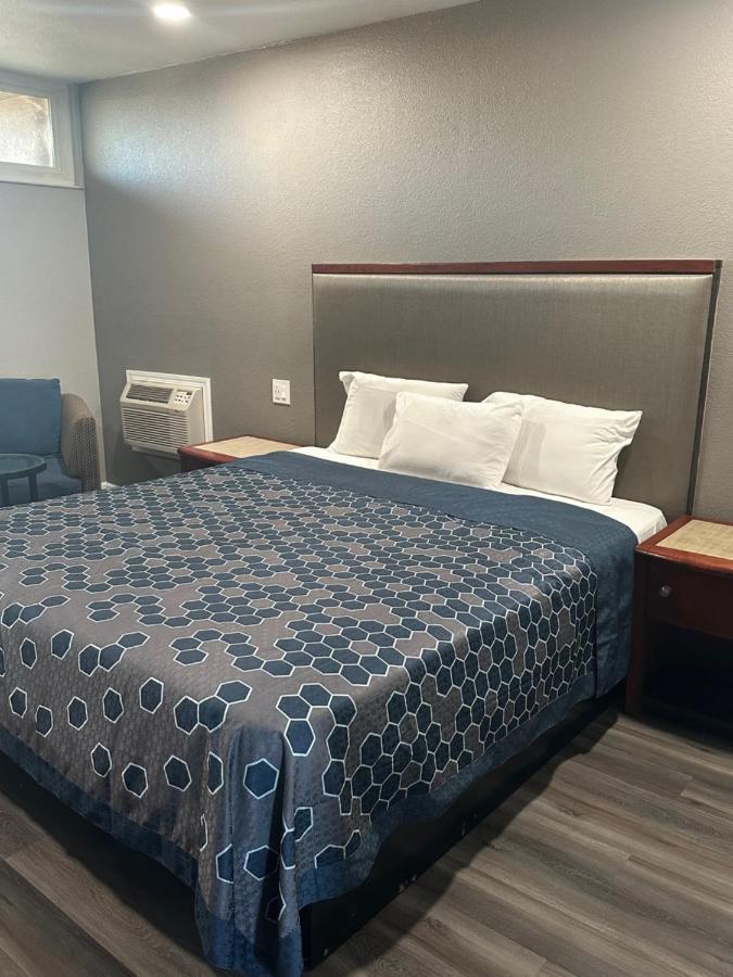 Royal Motel Tracy Εξωτερικό φωτογραφία